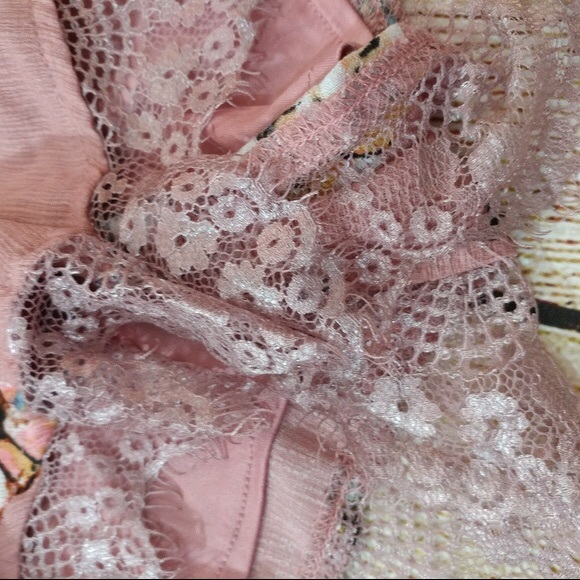 NEW Floral Lace Romper - Picture 4 of 8